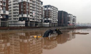 Li Amedê gelek mal û dikan di bin avê de man